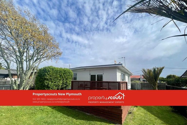 Photo of property in 16 Mangorei Road, Strandon, New Plymouth, 4312