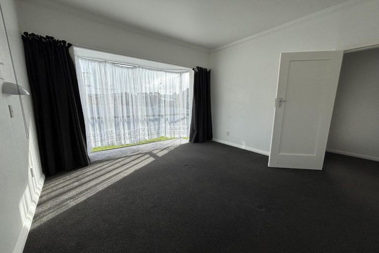 Photo of property in 28 Breakwater Road, Moturoa, New Plymouth, 4310