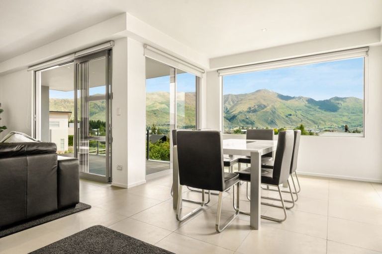 Photo of property in 5 Bovett Place, Wanaka, 9305