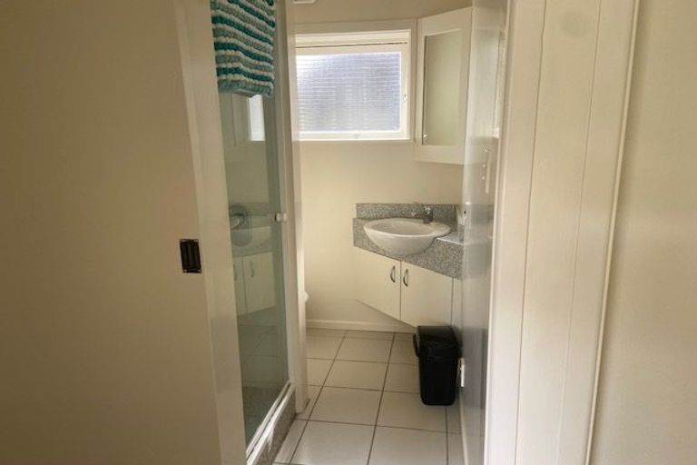 Photo of property in 11 Randwick Road, Northland, Wellington, 6012