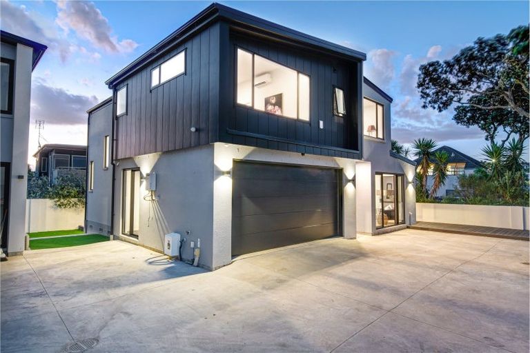 Photo of property in 18b The Esplanade, Eastern Beach, Auckland, 2012
