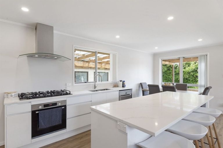 Photo of property in 35 Spinella Drive, Bayview, Auckland, 0629