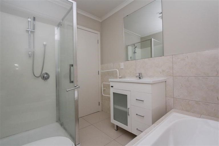 Photo of property in 3 Old Farm Road, Hamilton East, Hamilton, 3216