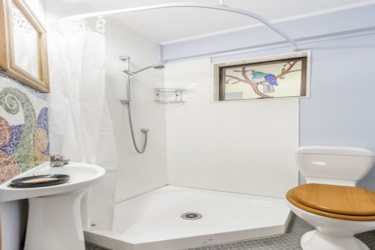 Photo of property in 53 Rimu Road, Oratia, Auckland, 0604