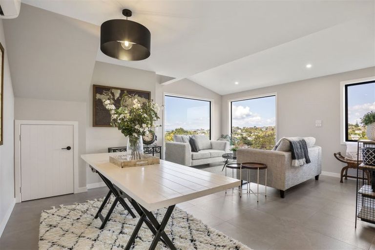 Photo of property in 5b Reynolds Place, Torbay, Auckland, 0630