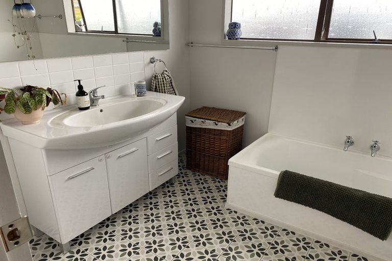 Photo of property in 9 Esmeralda Street, Welcome Bay, Tauranga, 3112