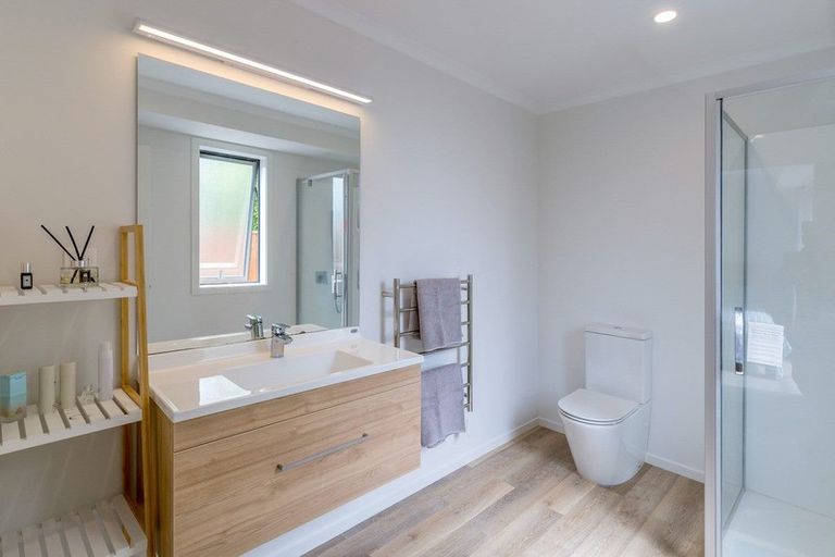 Photo of property in 6 Saint Vincent Way, Waikanae, 5036