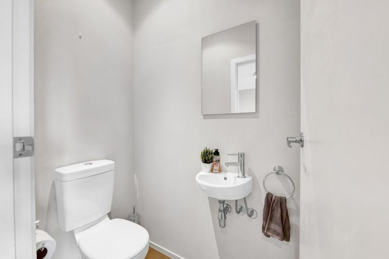 Photo of property in The Strand, 7/16 Ronald Street, Strandon, New Plymouth, 4312