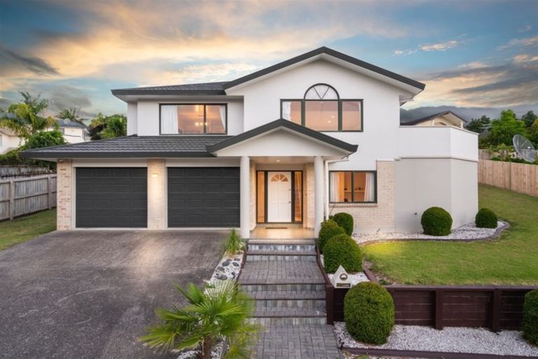 Photo of property in 18 De Havilland Drive, Goodwood Heights, Auckland, 2105
