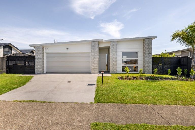 Photo of property in 80 Puhirake Crescent, Pyes Pa, Tauranga, 3112