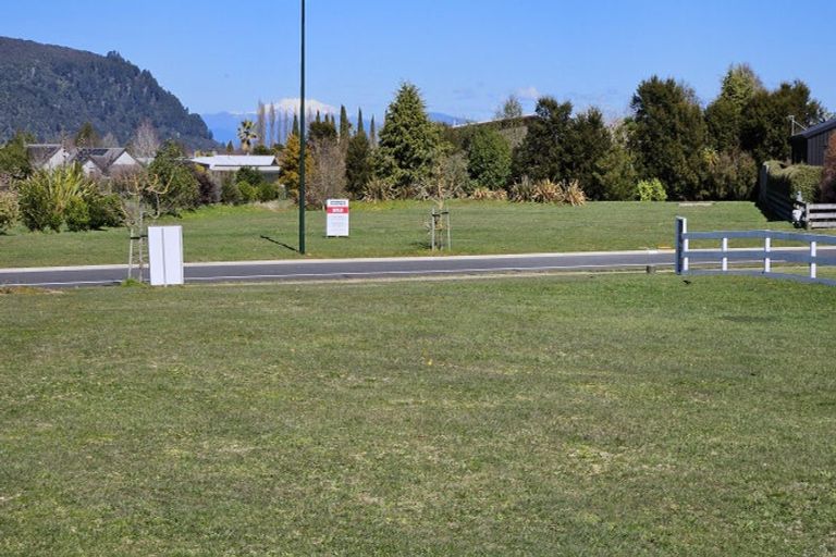 Photo of property in 6 Pukatea Lane, Kinloch, Taupo, 3377