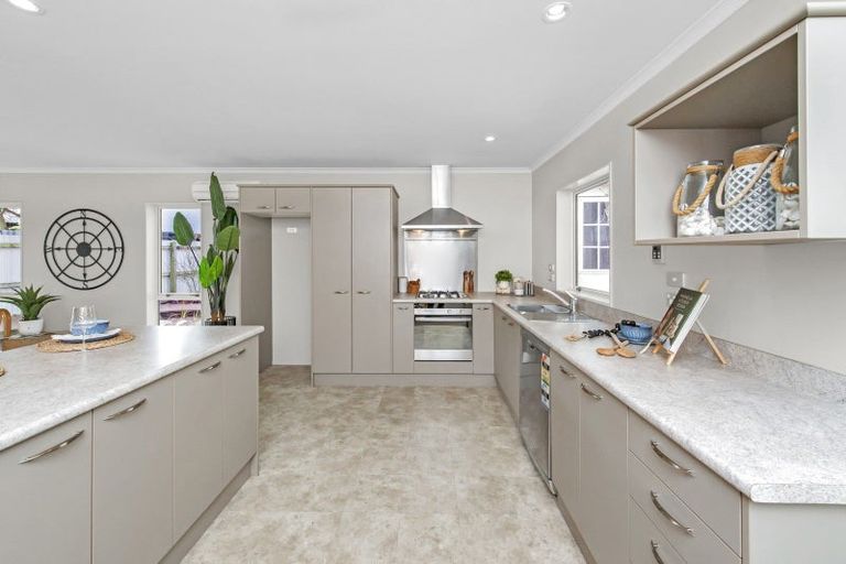 Photo of property in 64 Park Terrace, Waikuku Beach, 7473