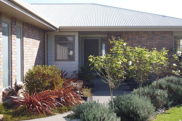 Photo of property in 19 Edgewater Grove, Whakatane, 3120