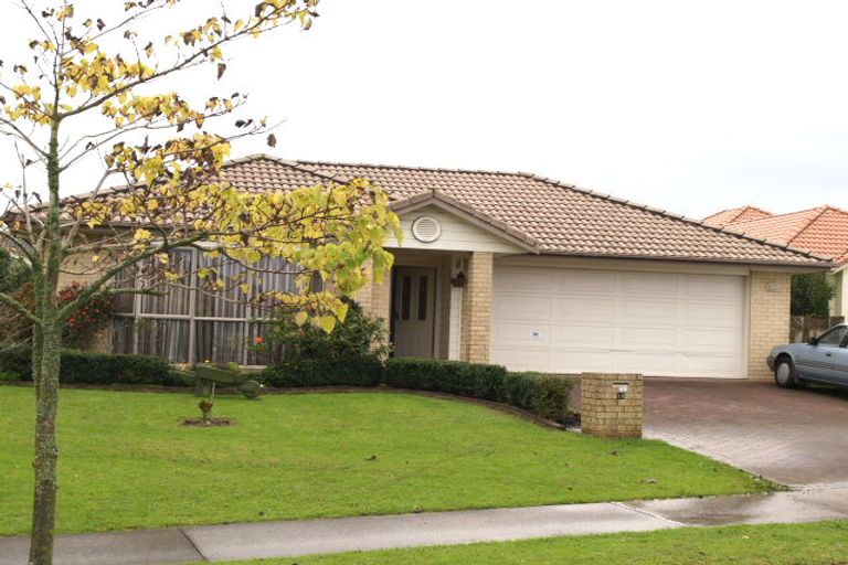 Photo of property in 12 Tolben Place, Golflands, Auckland, 2013