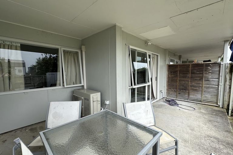 Photo of property in 2/242 Great North Road, Henderson, Auckland, 0612