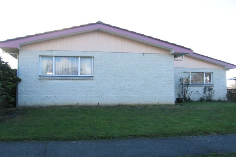 Photo of property in 32 John F Kennedy Drive, Milson, Palmerston North, 4414