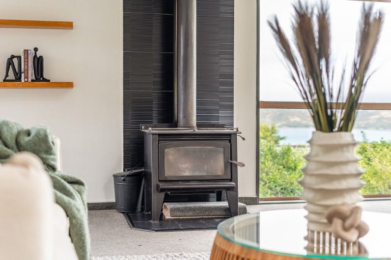 Photo of property in 6 The Track, Plimmerton, Porirua, 5026