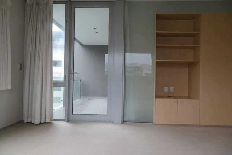 Photo of property in Sanctum Apartment, 10 Ebor Street, Te Aro, Wellington, 6011