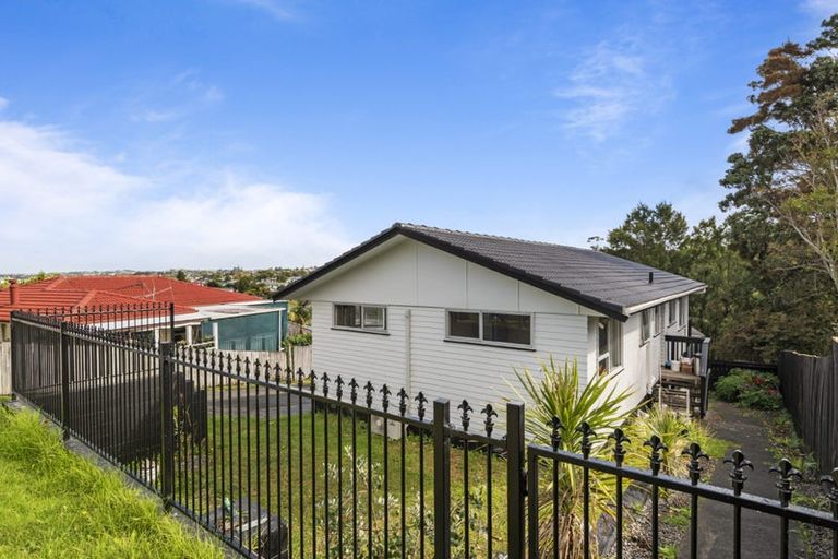 Photo of property in 1/11 Cassia Place, Sunnynook, Auckland, 0620