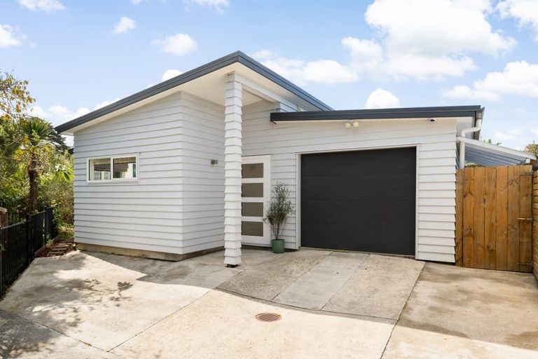 Photo of property in 10 Sauterne Road, Kumeu, 0810