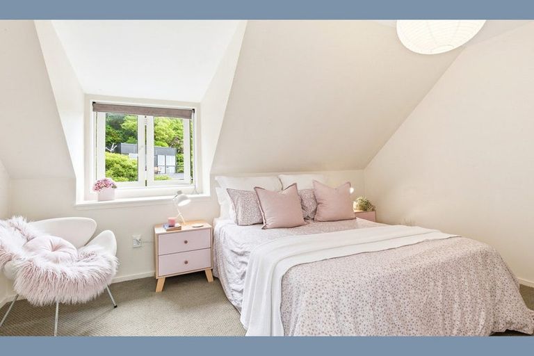 Photo of property in 2/39 Onslow Road, Khandallah, Wellington, 6035