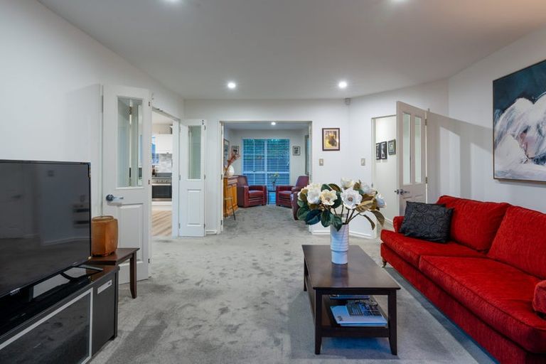 Photo of property in 99 Avonhead Road, Avonhead, Christchurch, 8042