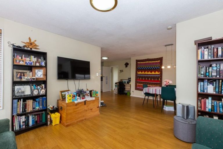 Photo of property in 49 Oakley Crescent, Hornby, Christchurch, 8042