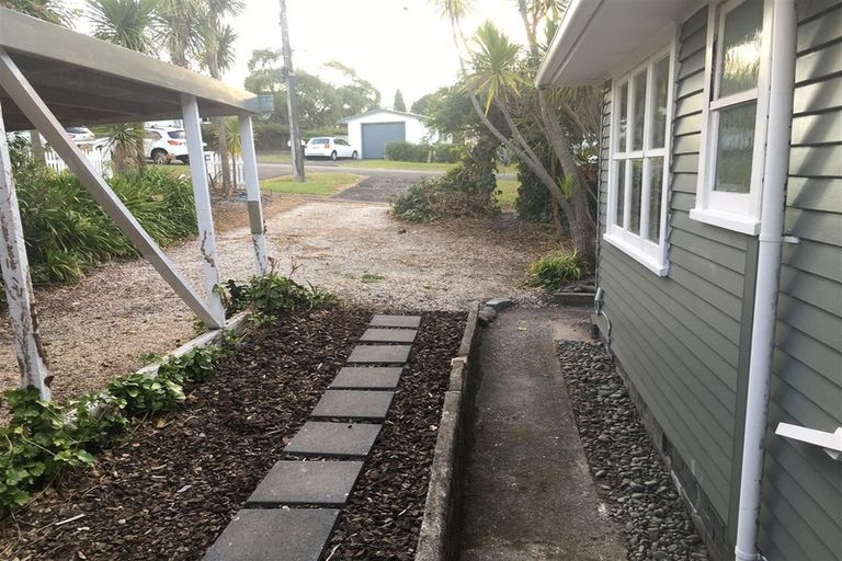 Photo of property in 2 Ambler Avenue, Glen Eden, Auckland, 0602