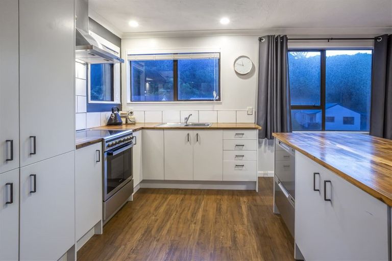 Photo of property in 76 Omapere Street, Whitby, Porirua, 5024