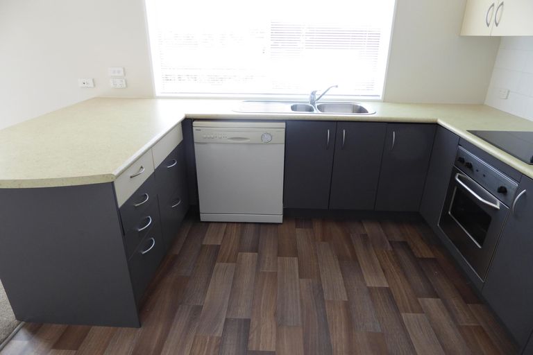 Photo of property in 5a Waiwera Place, Merrilands, New Plymouth, 4312