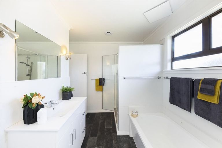 Photo of property in 1 Nairn Crescent, Awapuni, Palmerston North, 4412