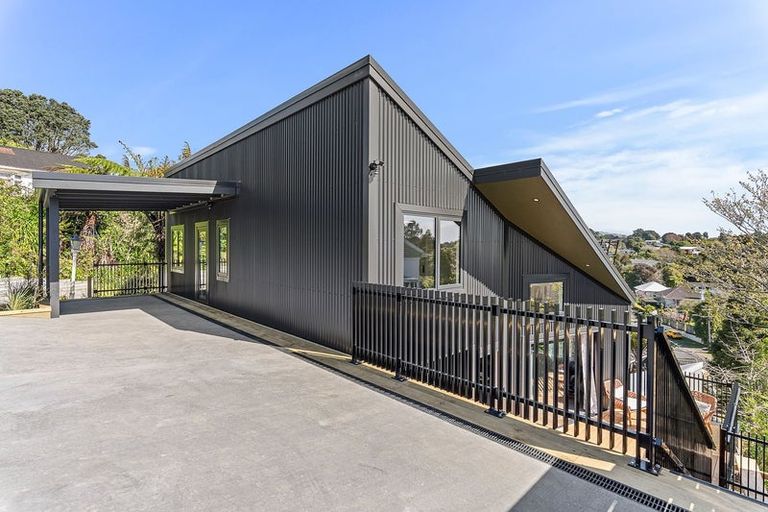 Photo of property in 120 Mangorei Road, Merrilands, New Plymouth, 4312