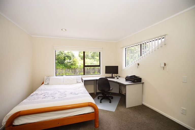Photo of property in 17 Homewood Place, Chatswood, Auckland, 0626