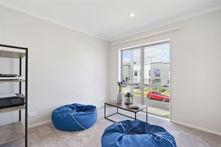 Photo of property in 2 Briddock Way, Swanson, Auckland, 0614
