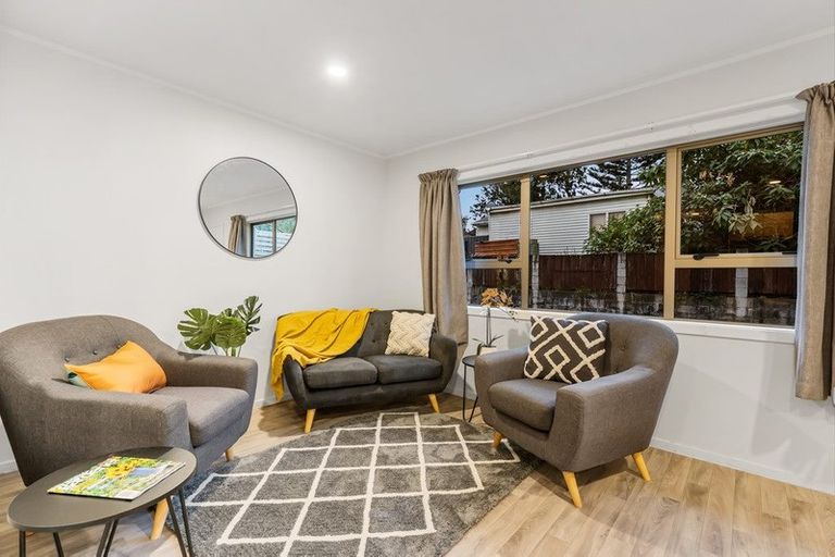 Photo of property in 2/31 Bowater Place, Manurewa, Auckland, 2102