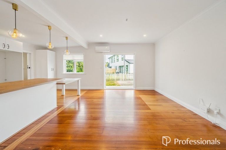 Photo of property in 1-2/6a Pohutukawa Street, Woburn, Lower Hutt, 5010