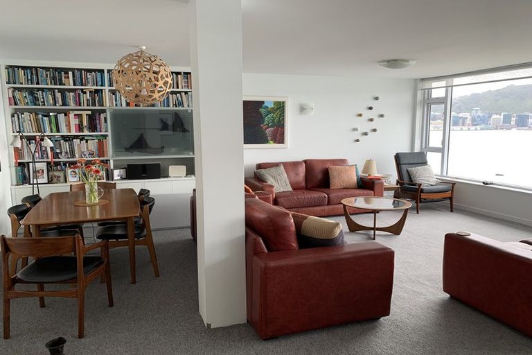 Photo of property in Oriana Apartments, 248 Oriental Parade, Oriental Bay, Wellington, 6011