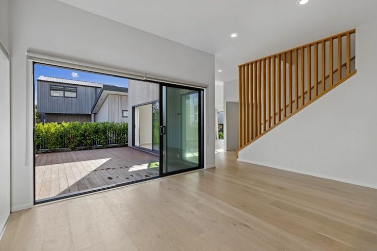 Photo of property in 8 Matau Way, Hauraki, Auckland, 0622