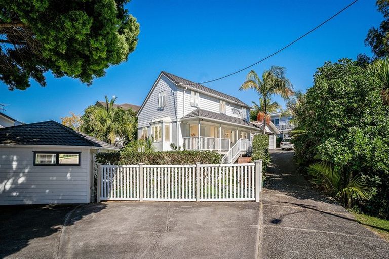 Photo of property in 1/2 Heathcote Road, Castor Bay, Auckland, 0620