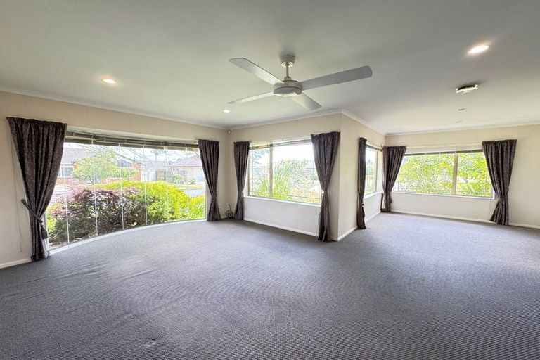 Photo of property in 6 Newbliss Crescent, East Tamaki Heights, Auckland, 2016