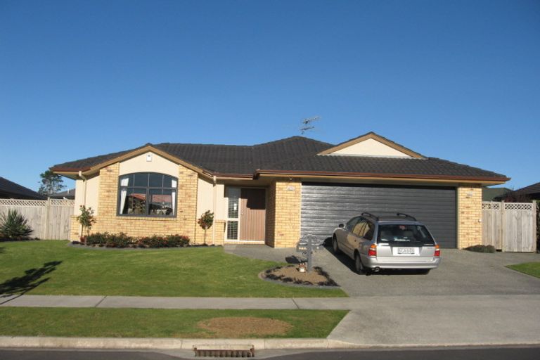 Photo of property in 8 Greta Banks Place, Wattle Downs, Auckland, 2103