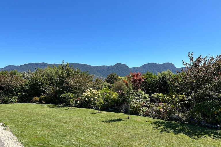 Photo of property in 12 Mcdonald Place, Collingwood, 7073