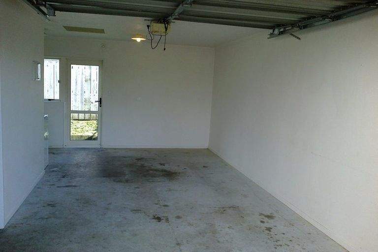 Photo of property in 61 Brashier Circle, Sunnyvale, Auckland, 0612