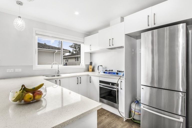 Photo of property in 11 Windrush Close, Mangere, Auckland, 2022