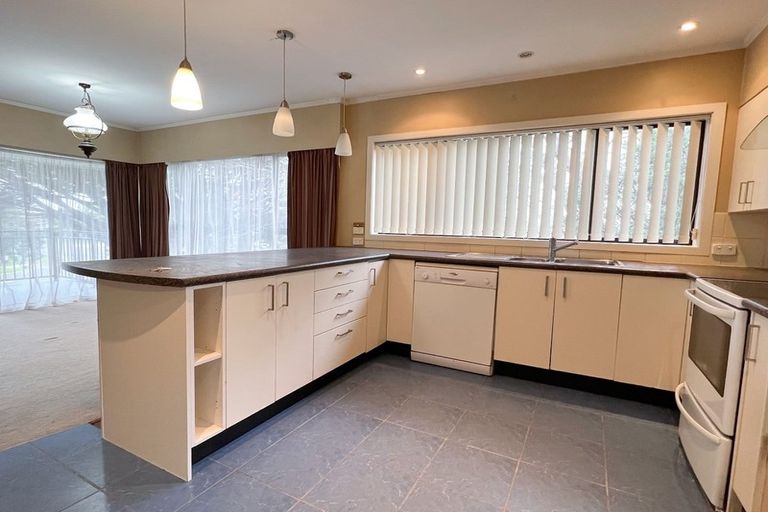 Photo of property in 2 The Boulevard, Sunnyhills, Auckland, 2010