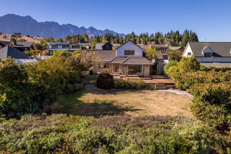 Photo of property in 16 Oregon Drive, Kelvin Heights, Queenstown, 9300
