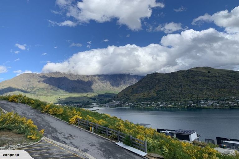 Photo of property in 4 Luckie Lane, Queenstown Hill, Queenstown, 9300