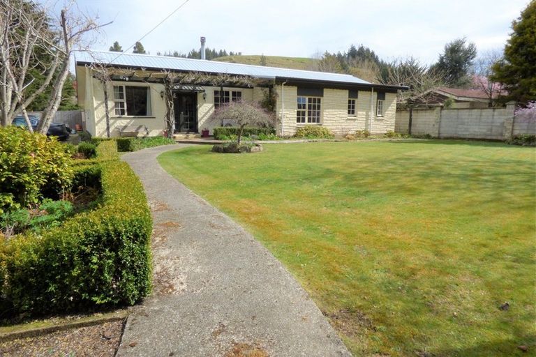 Photo of property in Old Mill Cottage, 2356 Herbert-hampden Road, Herbert, Oamaru, 9495