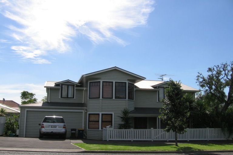 Photo of property in 1 Summer Street, Stanley Point, Auckland, 0624