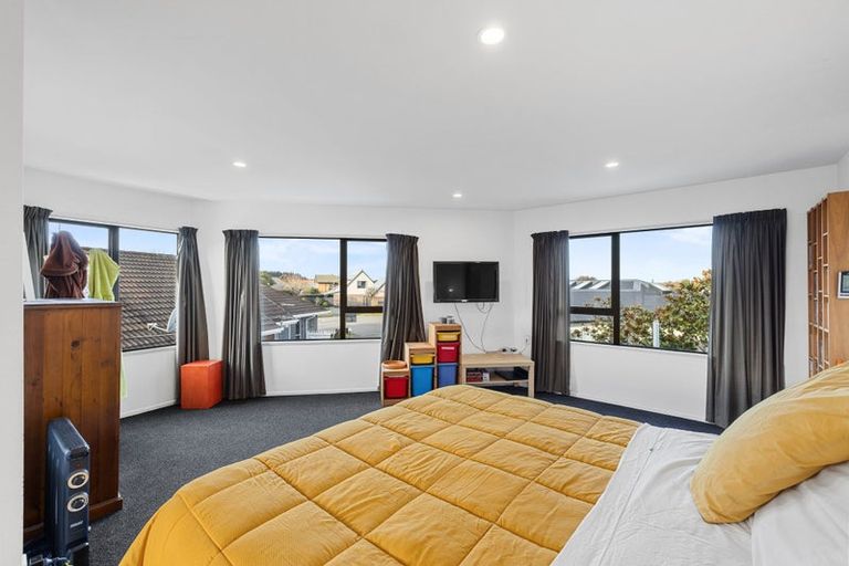 Photo of property in 11a Pinaster Place, Parklands, Christchurch, 8083